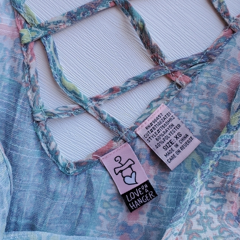 Love on a Hanger Bohemian Criss Cross Strappy Crochet Hem Tank XS - Picture 2 of 5